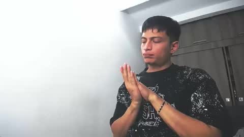 Juan Pablo-independent model online show from February 15, 7:51 am