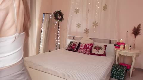 _sky_crystal online show from December 19, 6:31 am