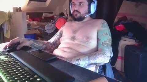 _smiley_bear27 online show from December 3, 9:32 am