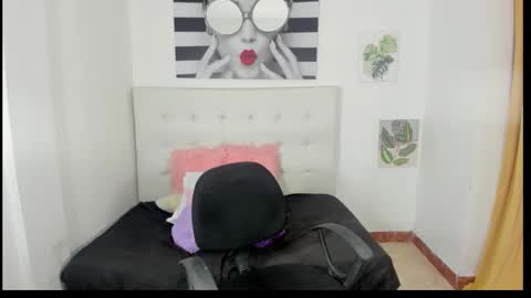 Snapshot of _sofia_agudelo chatting on October 18, 2:54 pm Sofia online show from October 18, 2:54 pm
