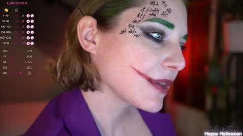 Evi online show from October 31, 8:09 pm