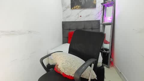 tinny online show from December 21, 1:17 pm