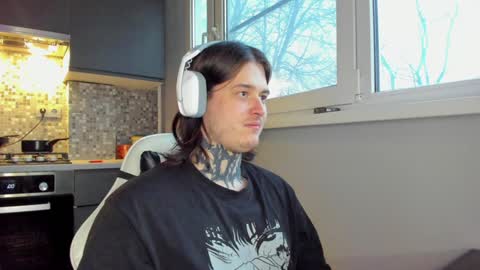 _torfin_ online show from December 10, 6:44 am