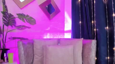 _valeria_saenz_ online show from March 5, 12:30 am