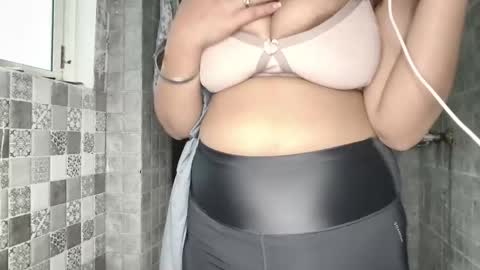 _vanshika_0 online show from November 1, 11:42 am