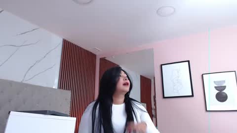 _victorialee online show from April 8, 11:35 am