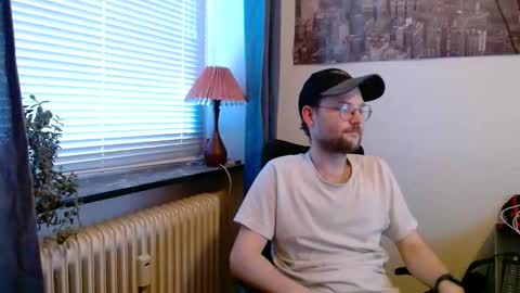 Snapshot of _whoisthatguy_ chatting on October 25, 3:23 pm _whoisthatguy_ online show from October 25, 3:23 pm
