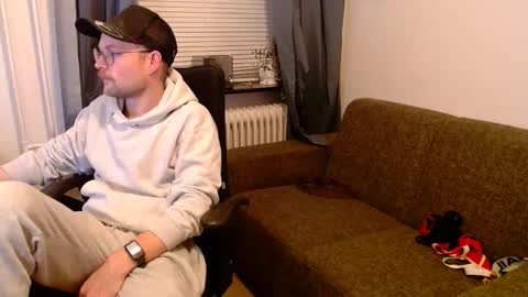 _whoisthatguy_ online show from December 20, 3:41 pm