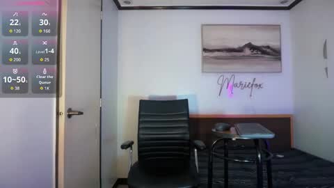 manon online show from April 8, 2:20 pm