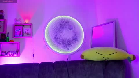 _yourcherrybomb online show from April 18, 5:09 am