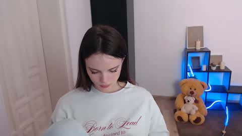 a_ariella_ online show from November 23, 2:04 pm