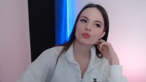 a_ariella_ online show from October 15, 1:01 pm