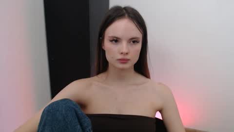 a_ariella_ online show from September 21, 8:18 am