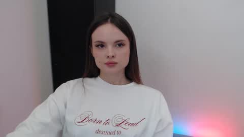 a_ariella_ online show from September 22, 12:42 pm