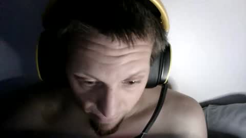 A Bored Dragon online show from November 3, 1:39 am