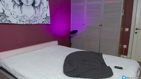 Kris Michael online show from September 19, 2:43 pm