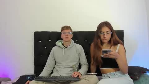 A Sexy Couple online show from December 19, 6:25 pm