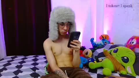 aaron online show from January 7, 12:15 am