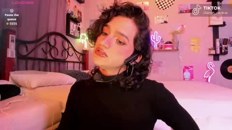 Aaron  online show from March 11, 7:33 am