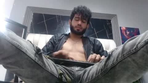 aaron_jones_1 online show from June 1, 1:56 pm