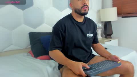 Aaron Vegaa online show from January 12, 11:01 pm