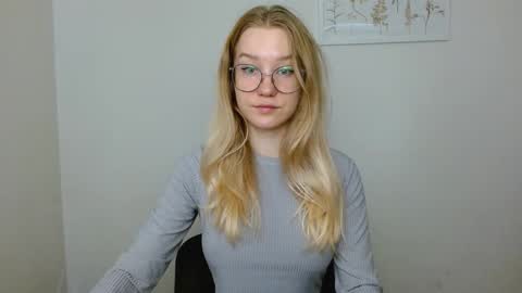 Abby Lovense is active online show from September 25, 10:33 am