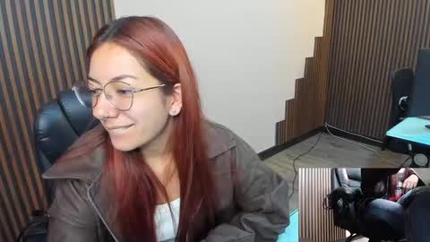 Abby Stones online show from December 1, 11:30 am