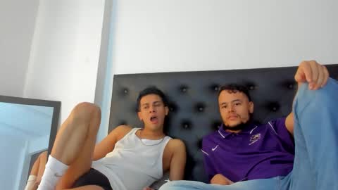 Independence model AbelAsburgo online show from December 1, 9:46 pm