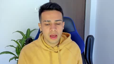 Independence model AbelAsburgo online show from March 10, 11:34 am