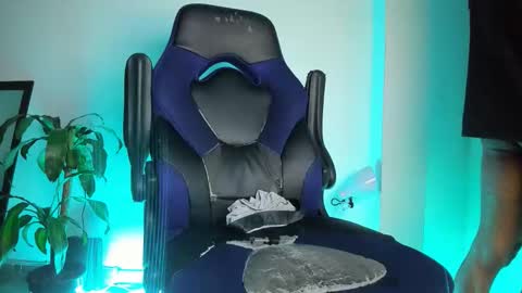 Independence model AbelAsburgo online show from February 5, 2:37 am