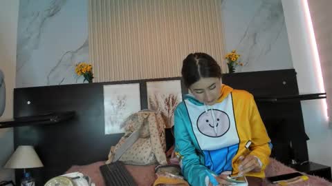 Abella online show from September 12, 2:19 pm