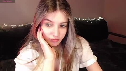 Abigail online show from April 10, 5:17 pm