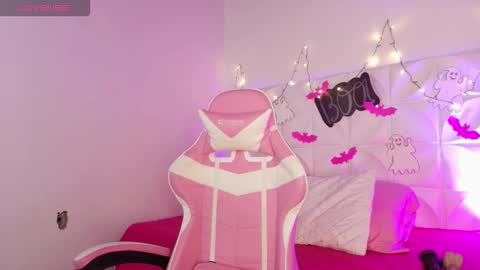 Snapshot of abril1_gh chatting on October 9, 12:32 pm Abril online show from October 9, 12:32 pm