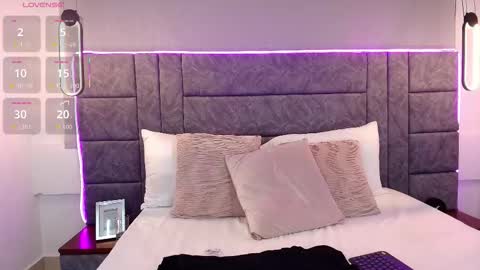 Snapshot of abril_lee__ chatting on October 1, 8:30 pm Abril online show from October 1, 8:30 pm