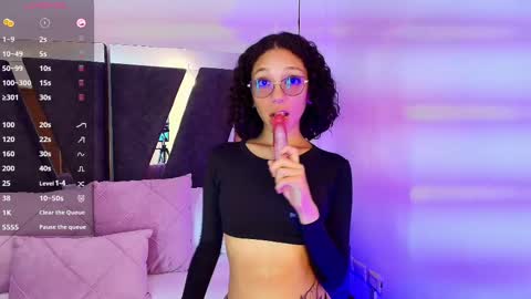 Snapshot of abril_lee__ chatting on February 17, 7:55 pm Abril online show from February 17, 7:55 pm