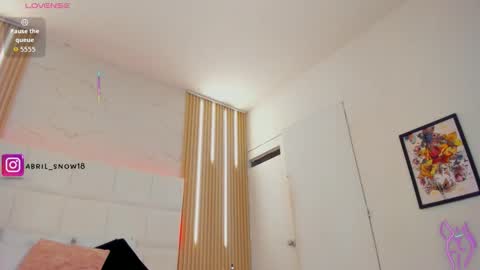 abril_snow online show from March 13, 8:45 pm