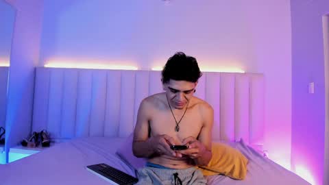 Abril and Julian online show from June 2, 11:56 am