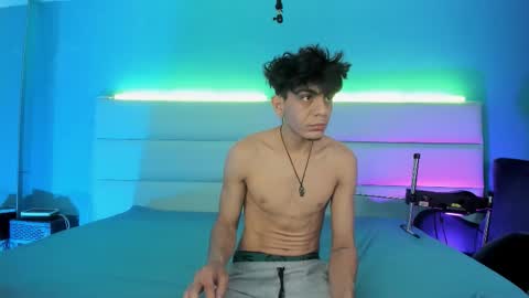 Abril and Julian online show from February 26, 12:08 pm