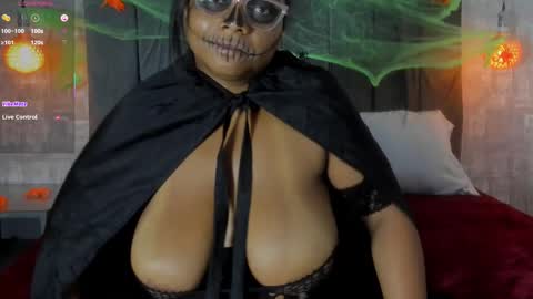 abrilsantana_ online show from October 30, 7:31 am