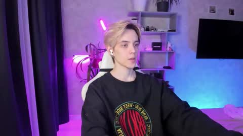 abslut online show from March 9, 1:49 pm