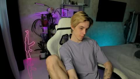 abslut online show from March 30, 2:06 pm