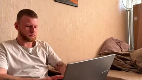 adam_ice1 online show from April 29, 3:33 am