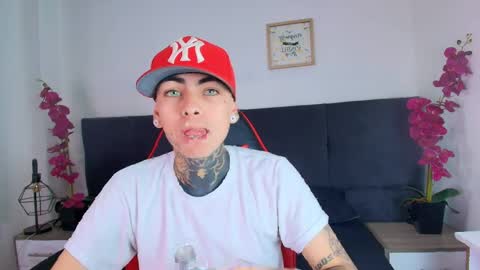 AdamsWalkerr  online show from April 9, 12:33 pm