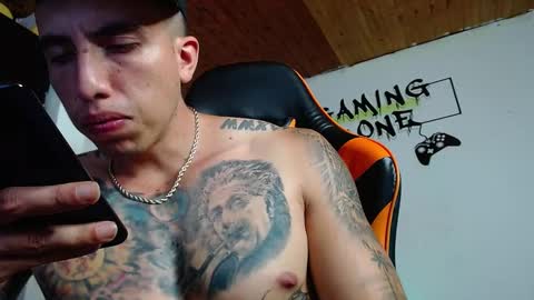 Snapshot of adan_hudson chatting on February 1, 1:55 am Anderson online show from February 1, 1:55 am