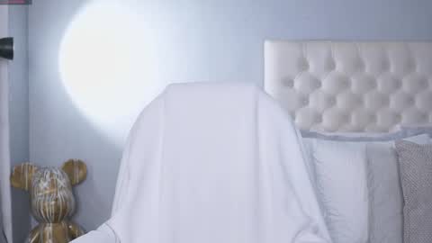 Adan Johns online show from April 20, 7:50 pm