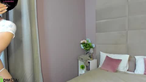 Snapshot of adeline_perle chatting on September 11, 1:07 am Adeline Perle online show from September 11, 1:07 am