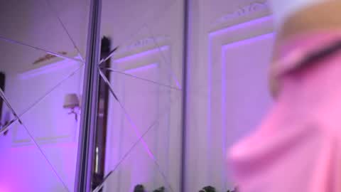 Snapshot of adelineking chatting on March 2, 3:13 am Ade online show from March 2, 3:13 am