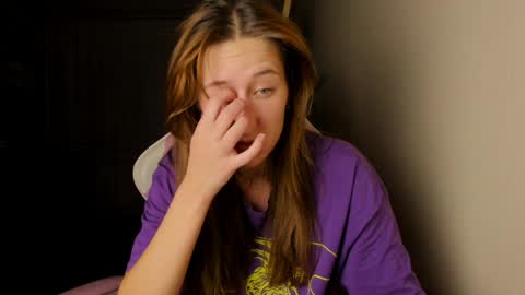 Adell online show from April 7, 9:39 pm