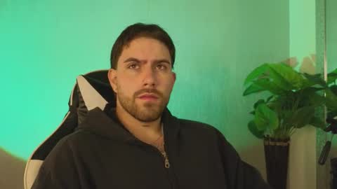 Ades online show from December 3, 11:11 am