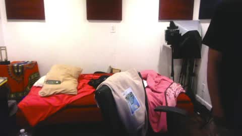 adick_ting online show from April 11, 6:12 pm